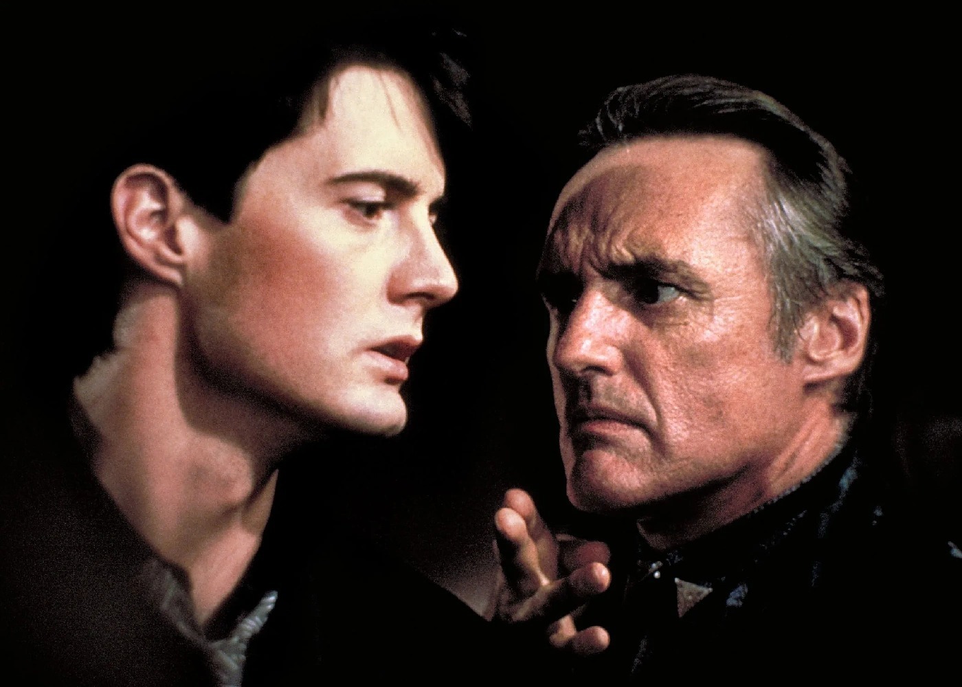 (تصاویر) ۱۳ فیلم نوآر پرتنشی که از ابتدا تا پایان بی‌نقص هستند؛ از Blue Velvet تا Chinatown