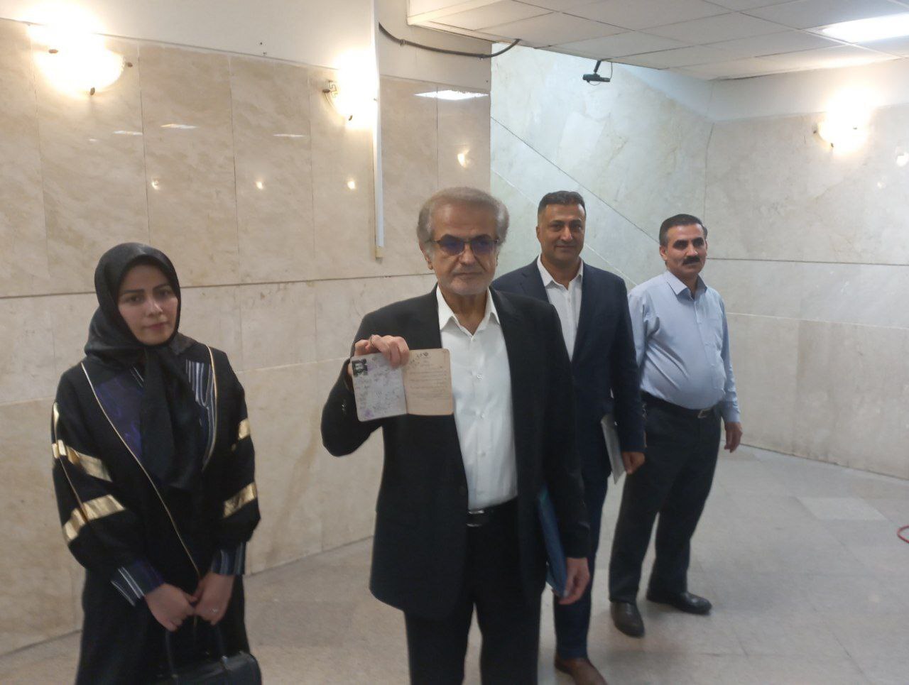 حاشیه و متن ثبتنام انتخابات ریاستجمهوری چهاردهم حاشیه و متن ثبتنام انتخابات ریاستجمهوری چهاردهم