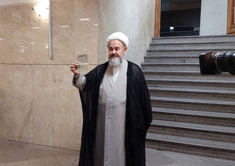 حاشیه و متن ثبتنام انتخابات ریاستجمهوری چهاردهم حاشیه و متن ثبتنام انتخابات ریاستجمهوری چهاردهم