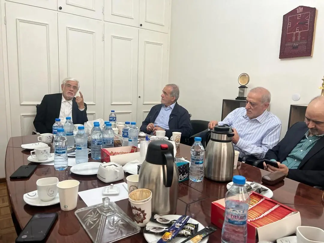 (تصویر) دیدار مسعود پزشکیان با محمدرضا عارف