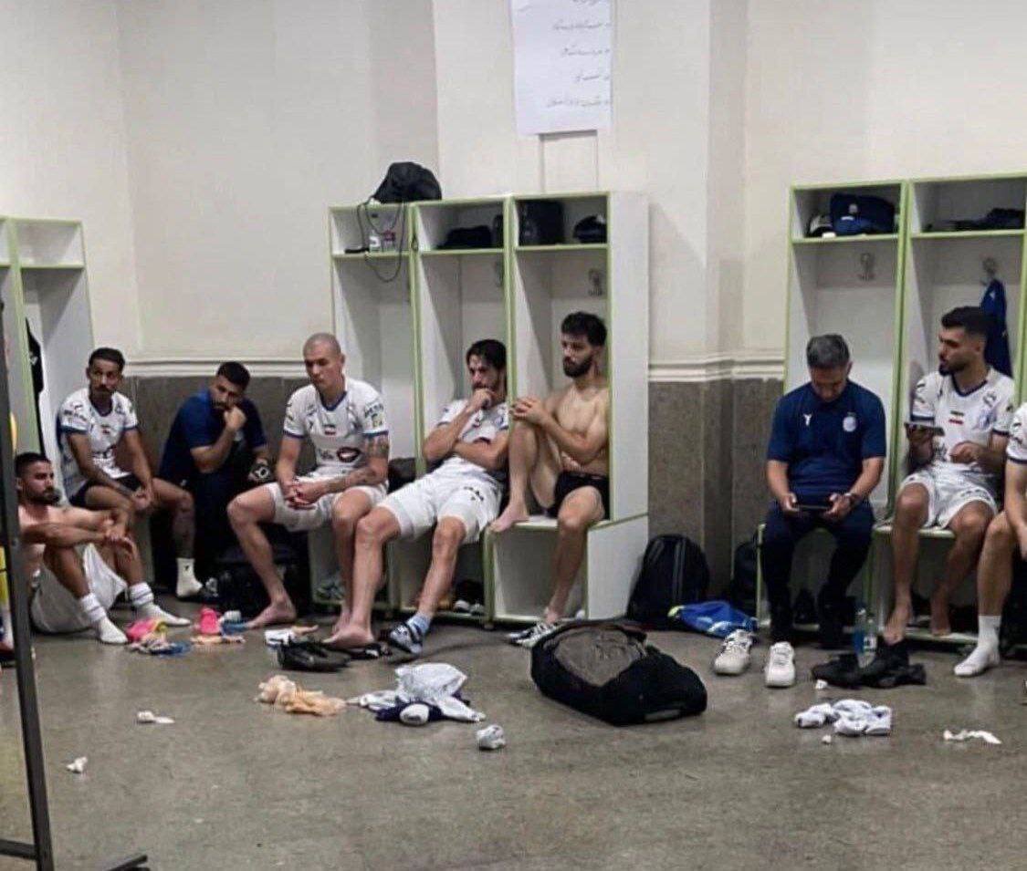 (عکس) وضعیت ناراحت کننده‌ی رختکن استقلال در بازی آخر