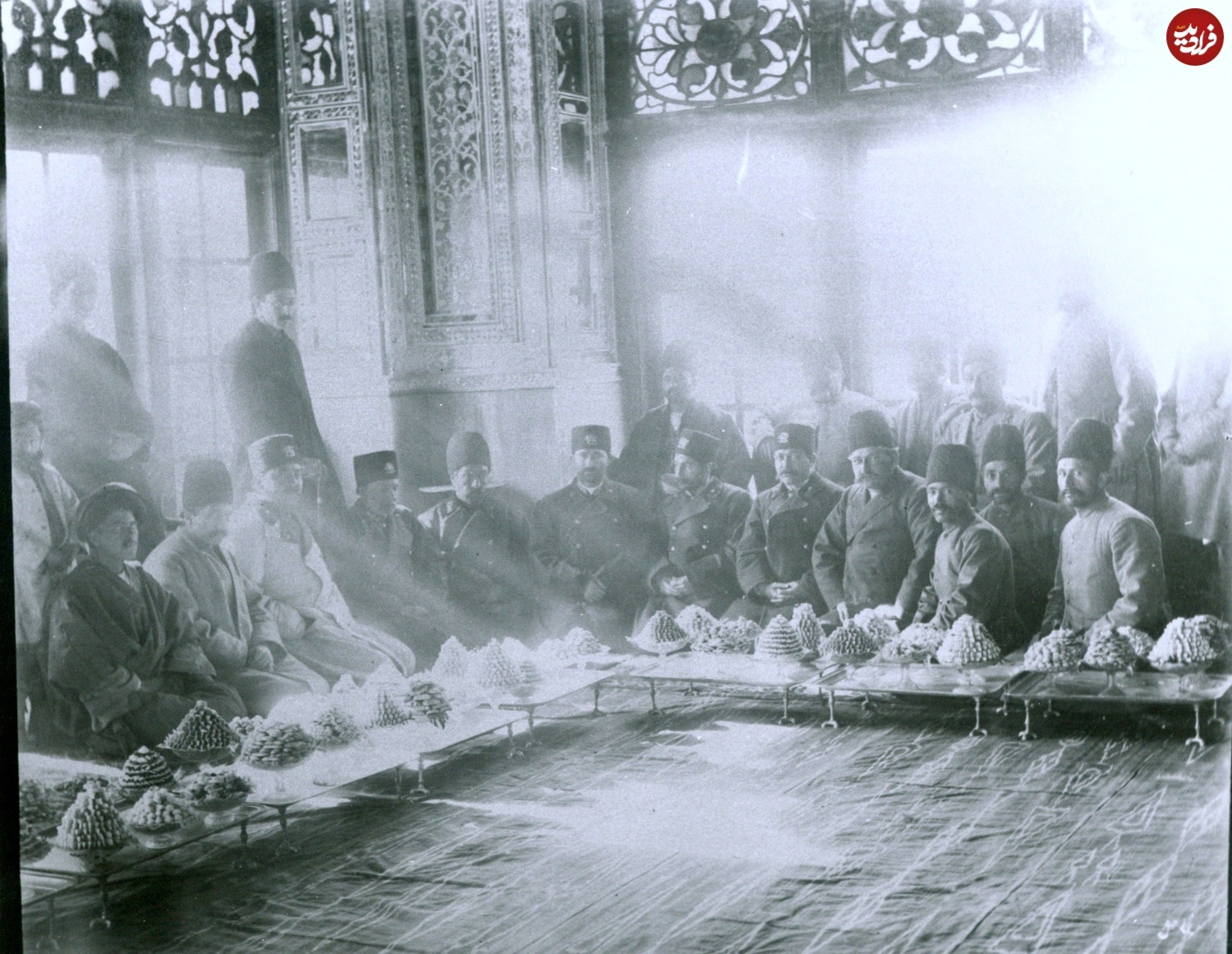 (تصاویر) سفر به عصر قاجار؛ موچول خان، عروسی ملیجک و کلاه پنج‌طبقه!