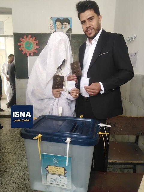 (عکس) ازدواج با تم انتخابات