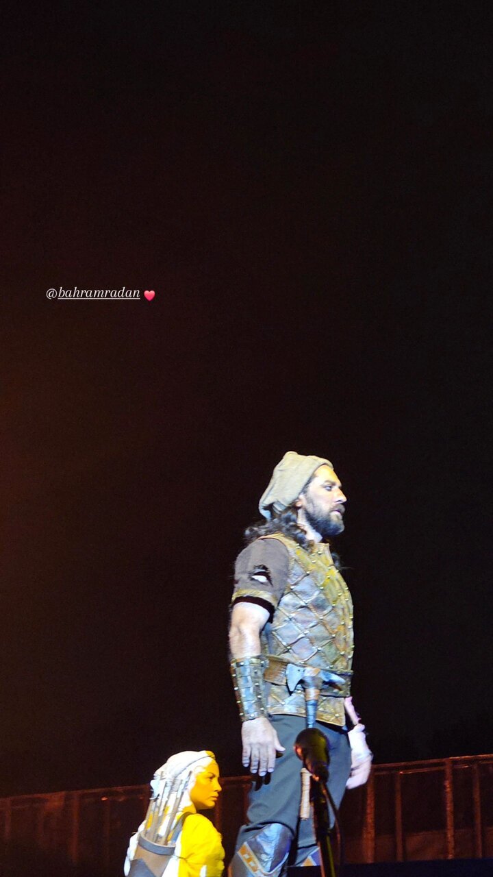 (تصویر) بهرام رادان در تمرین نمایش «سی‌صد»