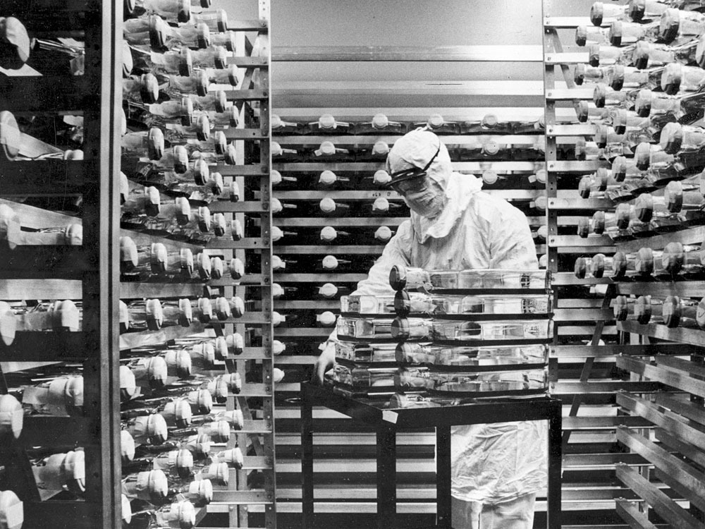 یک تصویر کمیاب از زمان تولید واکسن سرخک در آمریکا