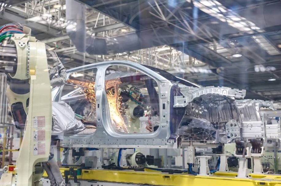 این خودروی چینی همزمان یک وانت و یک شاسی‌بلند است! / چینی‌ها به دنیای خودرو‌های تبدیل‌شونده وارد شدند