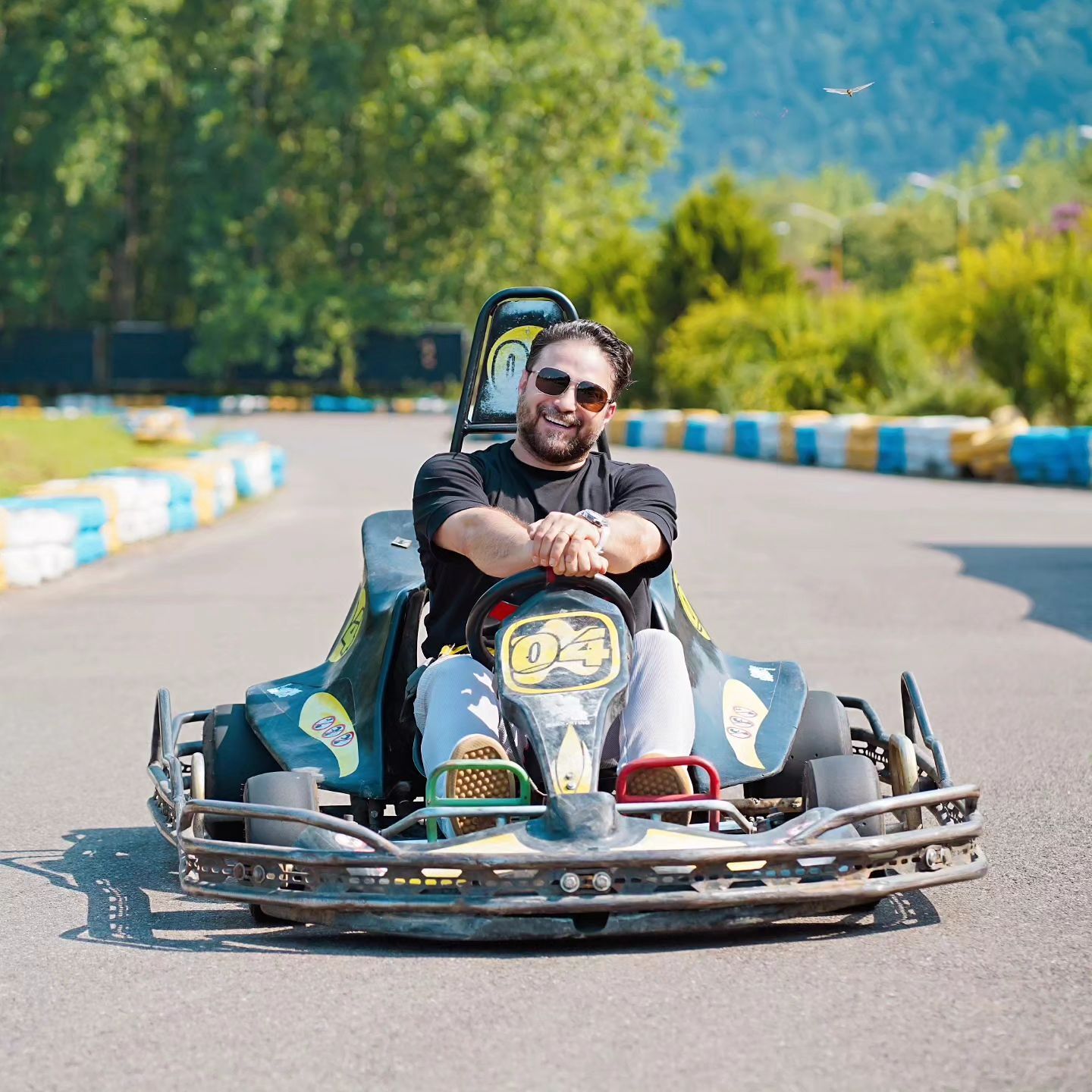 (تصاویر) تصاویری از سفر خانوادگی بابک جهانبخش به نمک‌آبرود