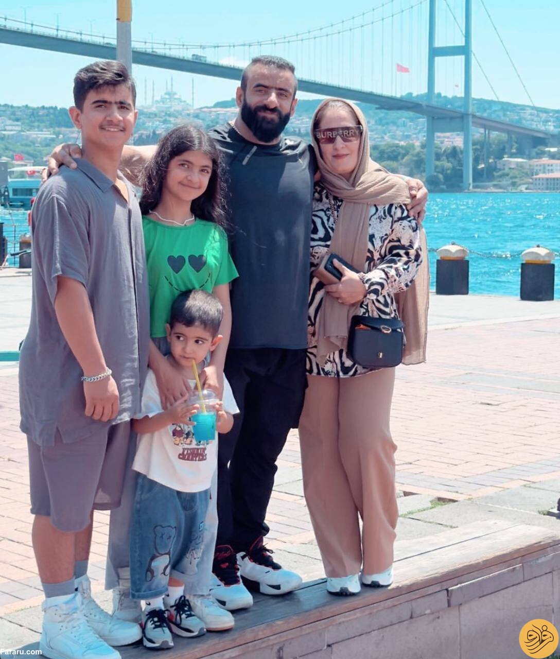 (عکس) گشت‌وگذار خانوادگی هادی چوپان در تابستان