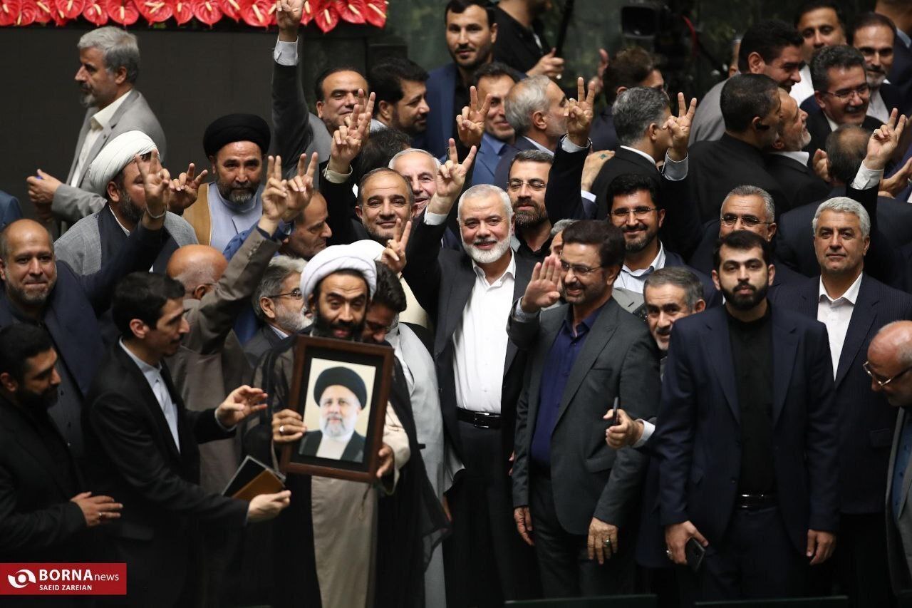 (تصویر) عکس یادگاری نمایندگان مجلس با شهید اسماعیل هنیه