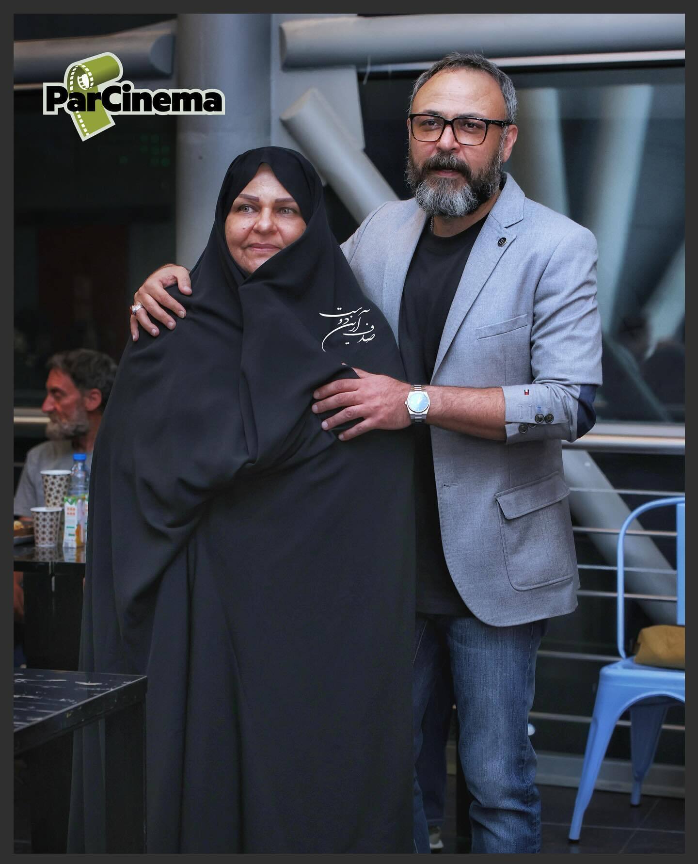 (تصویر) قاب دو نفره رضا پروانه سریال «پوست شیر» با مادرش