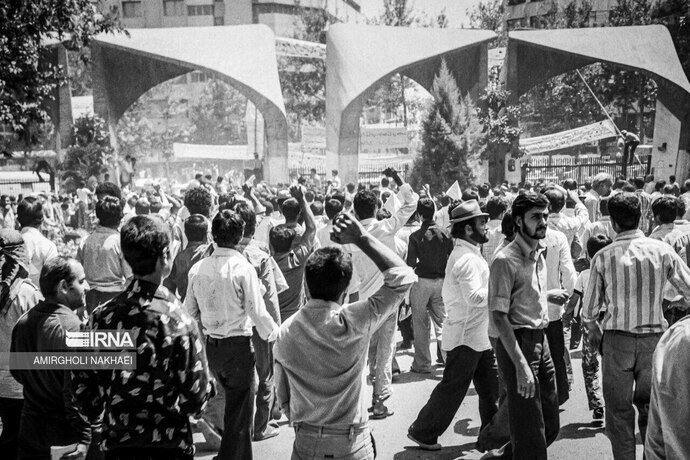 تصاویر اولین نماز جمعه تهران؛ ۵ مرداد ۱۳۵۸