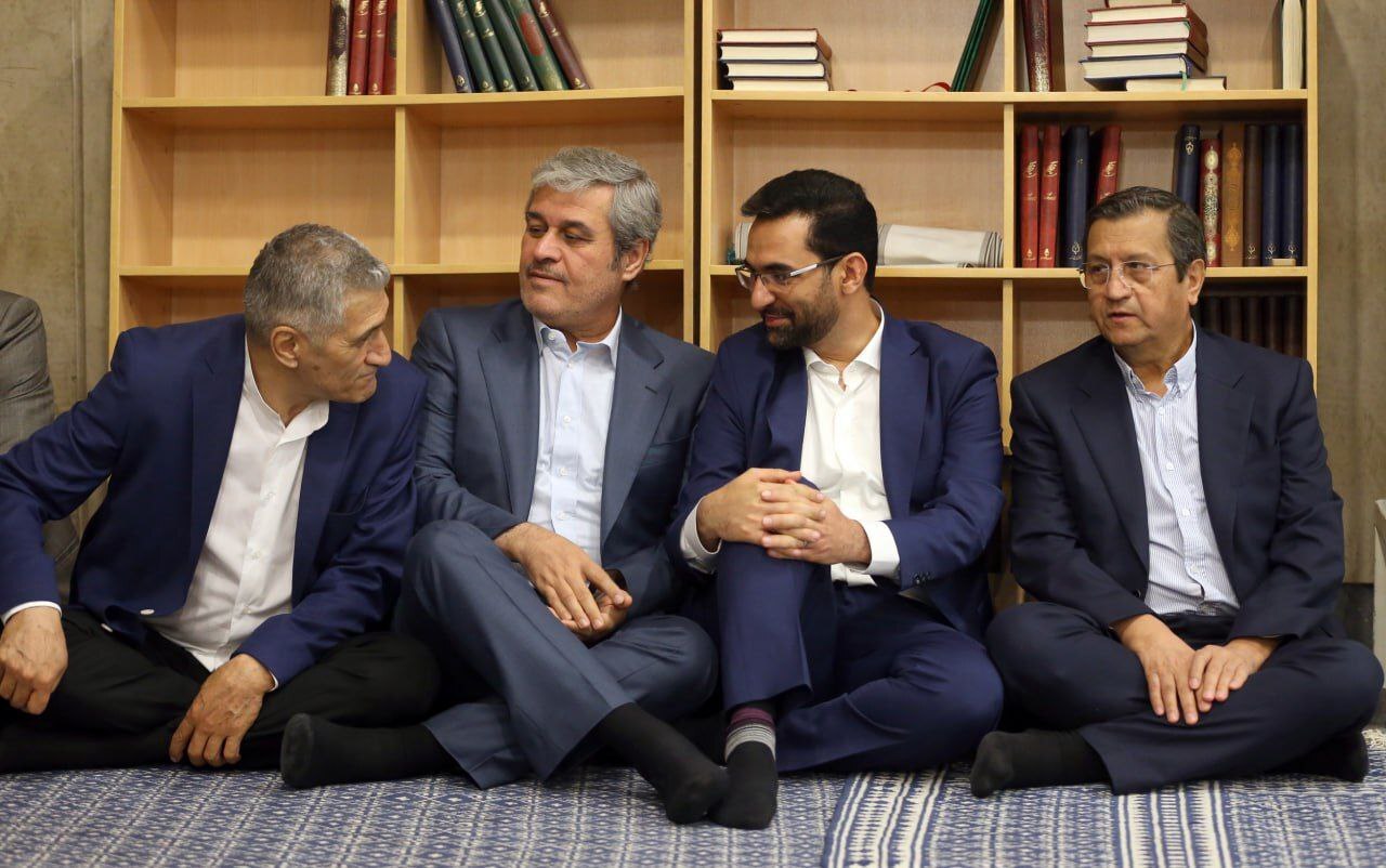 (تصویر) عکسی از حضور همتی، آذری جهرمی و تاجگردون در مراسم تنفیذ مسعود پزشکیان