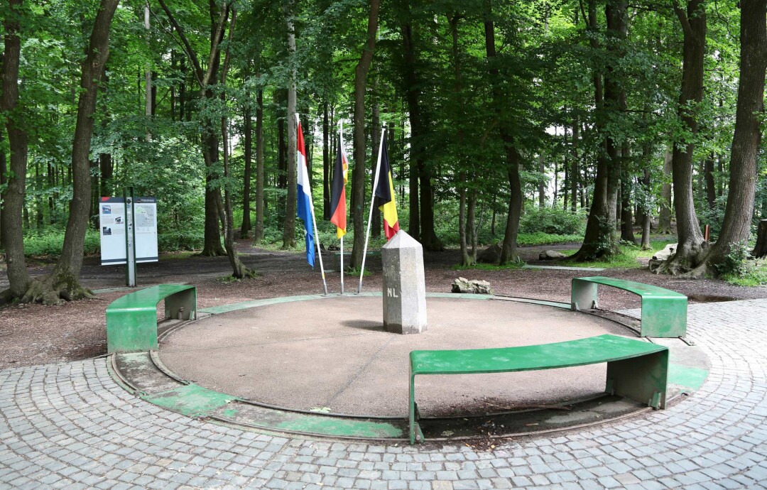 (تصویر) از «پلِ دوستی» ملل تا بلندترین آبشارها؛ منحصر به فردترین مرز‌ها بین کشور‌های جهان