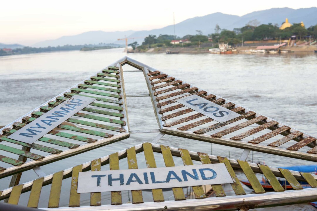 (تصویر) از «پلِ دوستی» ملل تا بلندترین آبشارها؛ منحصر به فردترین مرز‌ها بین کشور‌های جهان