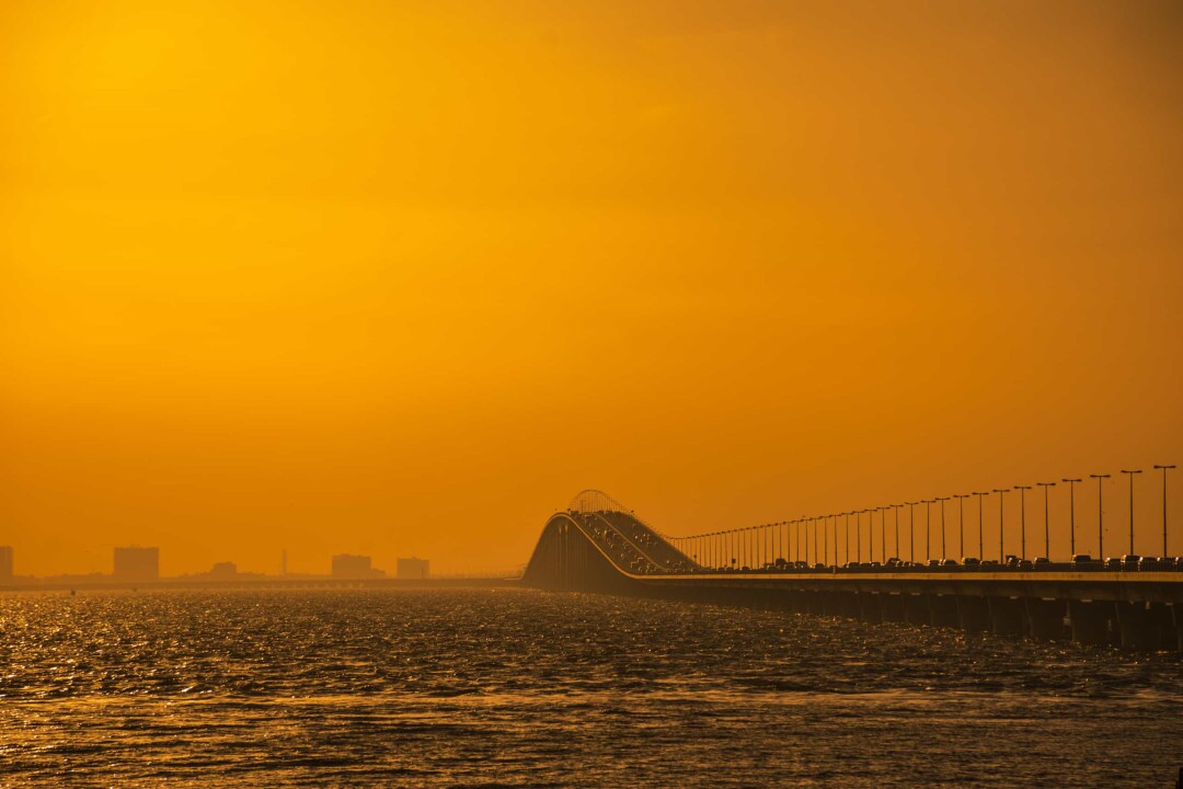 (تصویر) از «پلِ دوستی» ملل تا بلندترین آبشارها؛ منحصر به فردترین مرز‌ها بین کشور‌های جهان