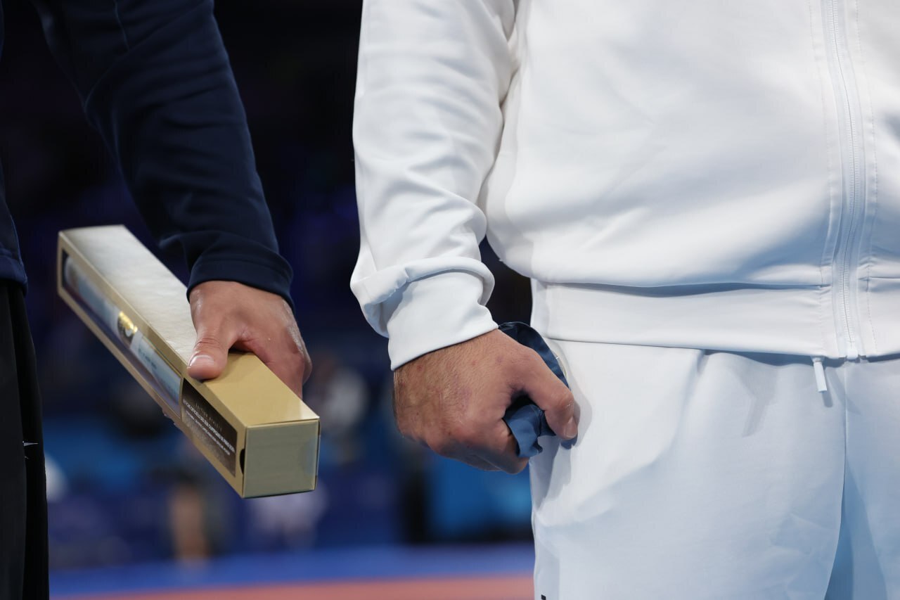 (عکس) زارع با ناراحتی مدال نقره را مچاله کرد!