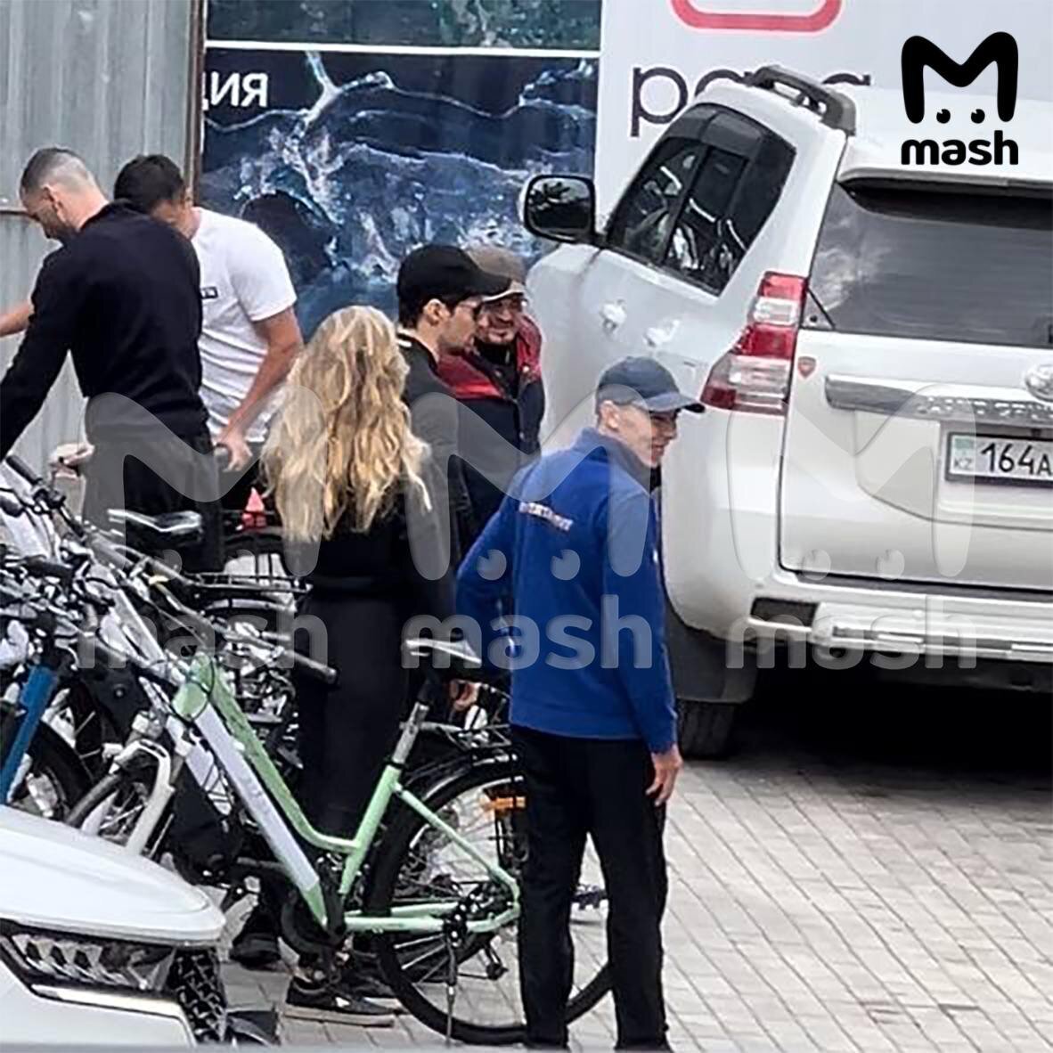 آخرین تصویر پاول دورف مالک تلگرام همراه با یک دختر قبل دستگیری