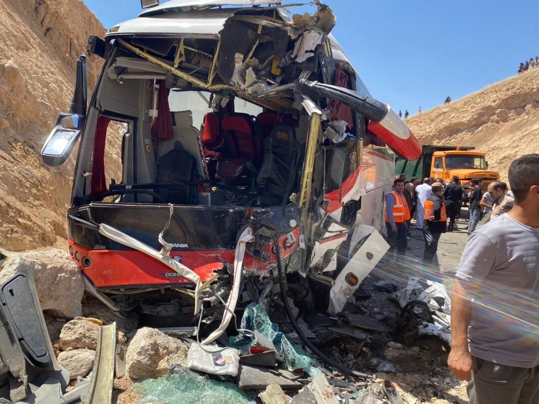 تصاویری از تصادف وحشتناک ۲ اتوبوس و ۲ سواری با ۶ کشته و ۳۰ مصدوم