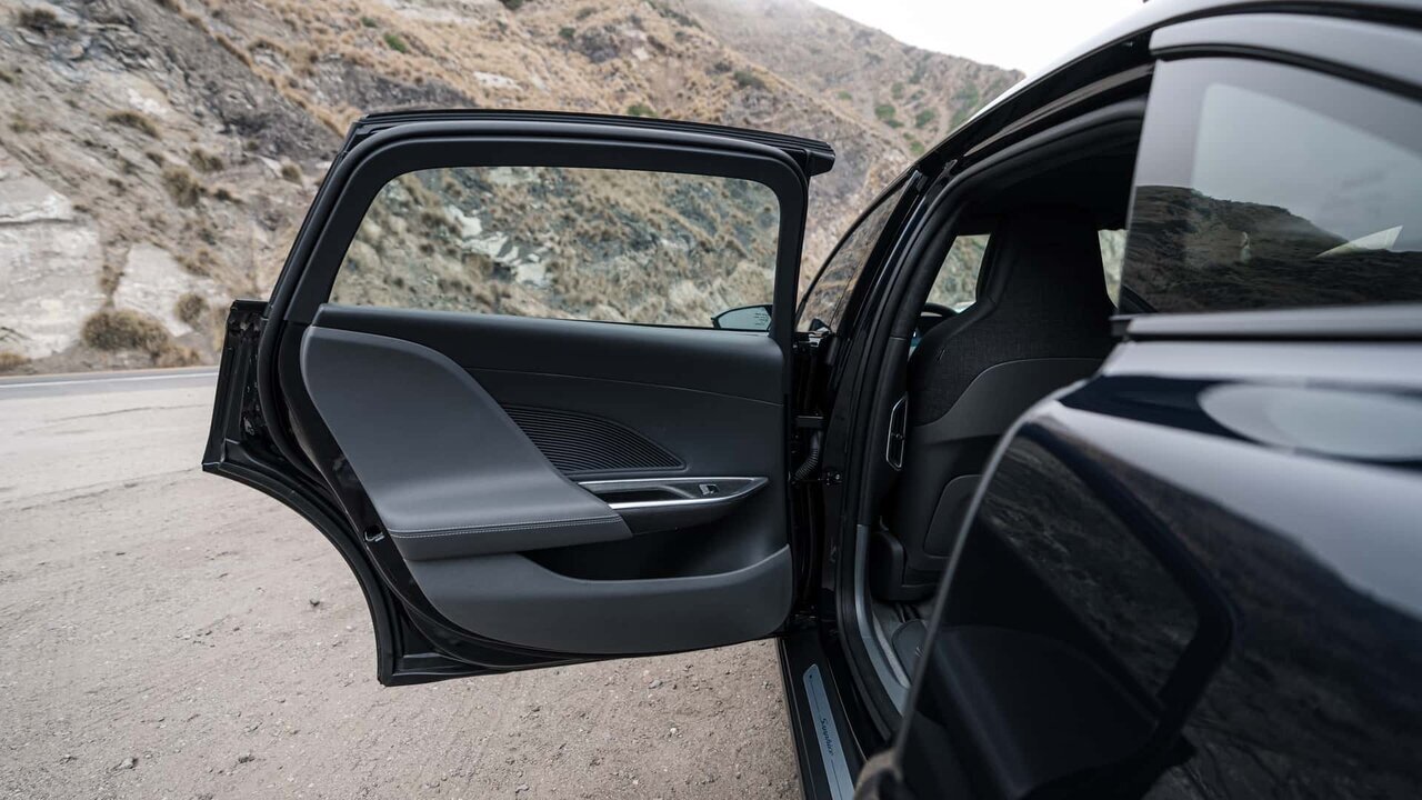 (تصاویر) پیشنهادی جدید برای مقامات سیاسی؛ خودروی ۲۸ میلیاردی عربستانی‌ها زره‌پوش شد!