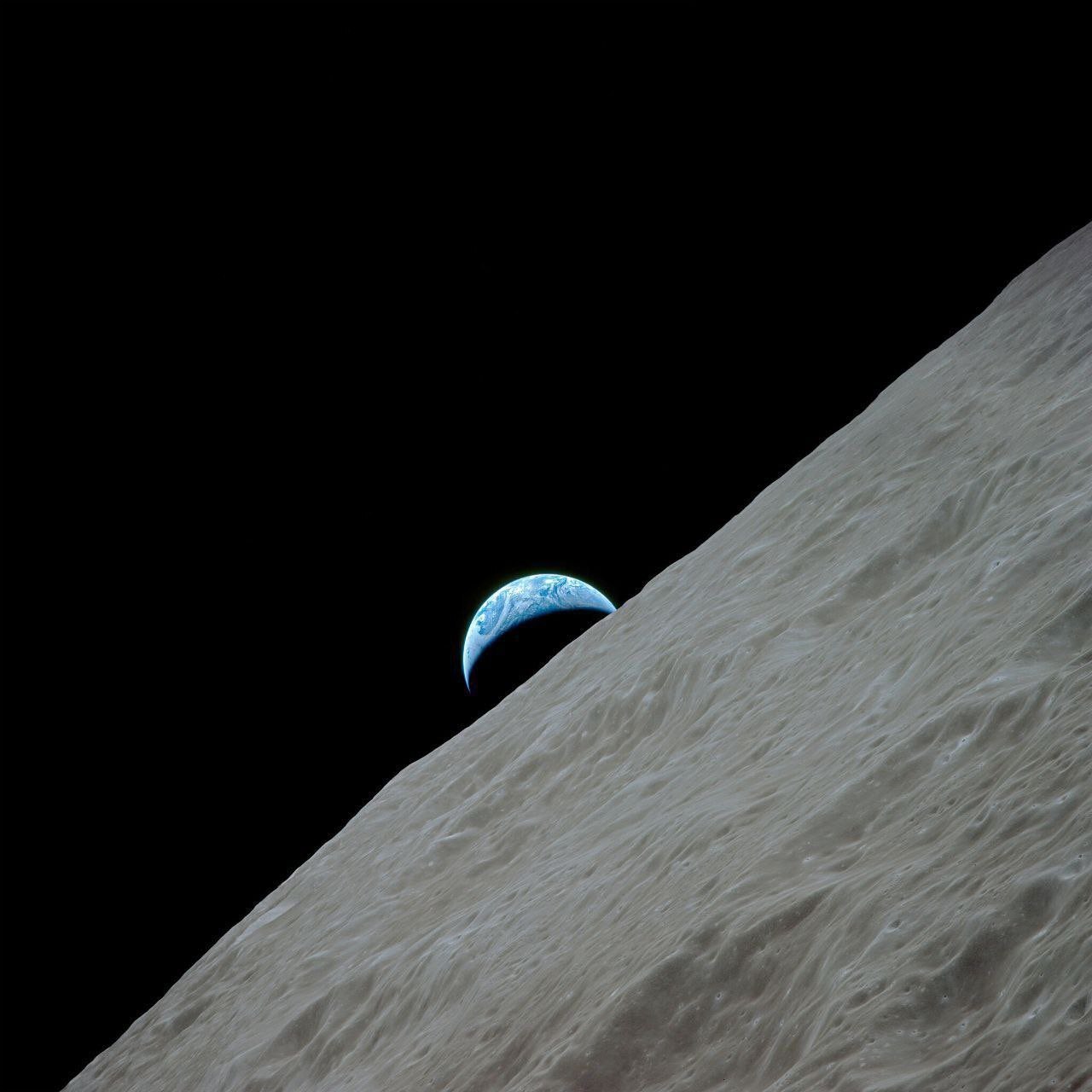 تصویر شگفت انگیز هلال زمین از نگاه ماه