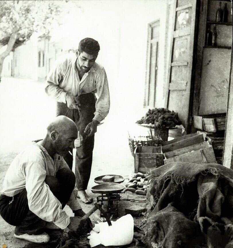 (تصویر) مرد یخ‌فروش در دهه ۳۰ شمسی