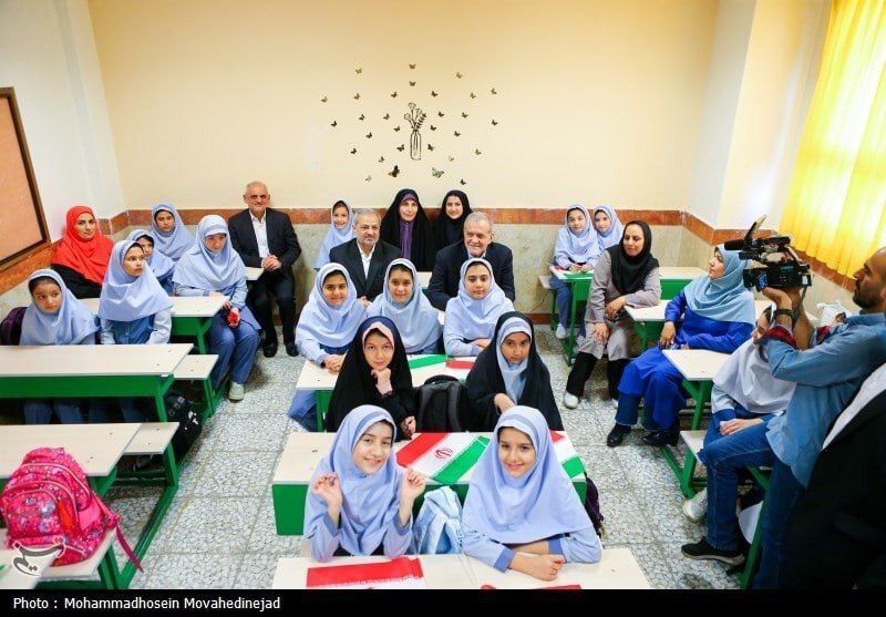 تصاویری از آغاز سال تحصیلی با حضور پزشکیان
