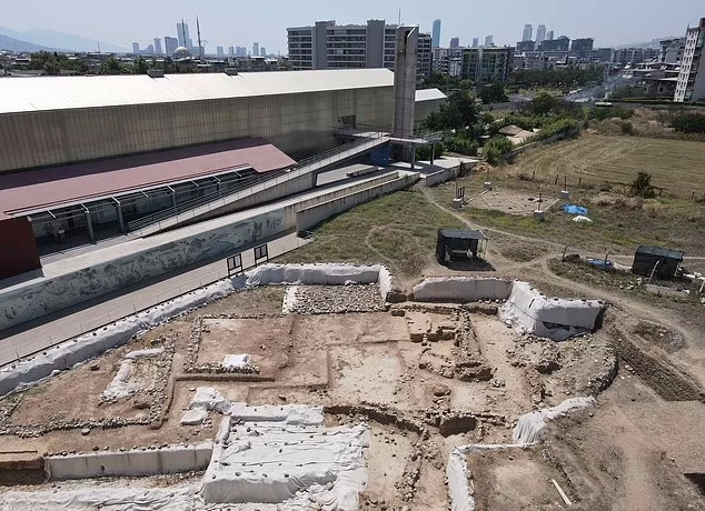 کشف قدیمی‌ترین خط چشم جهان در میان ویرانه‌های یک شهر ماقبل تاریخ در ترکیه