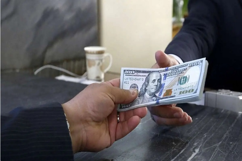 اختلاف قیمت ارز دولتی و آزاد؛ تفاوت ۳۰ درصدی دلار و یورو