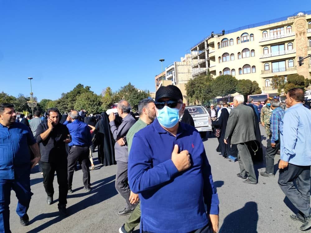 (تصاویر) محمدجواد ظریف با پوشش ناشناس در مراسم شهید نیلفروشان