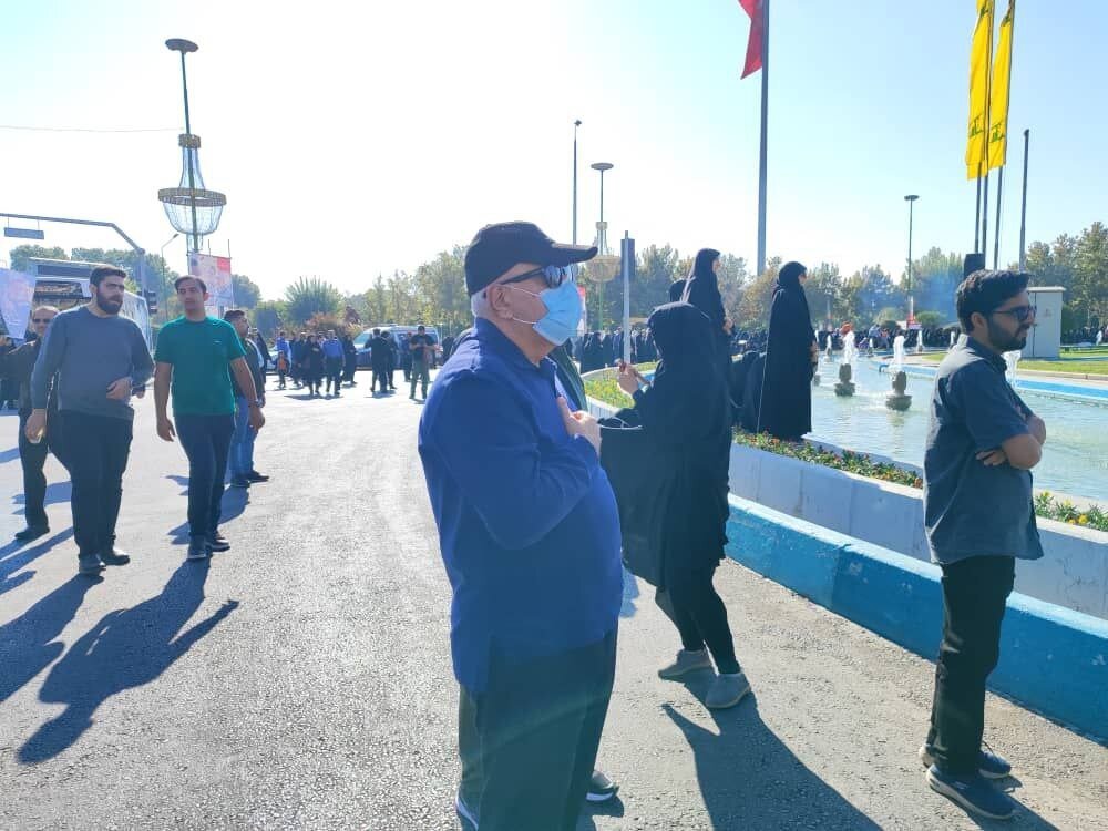 (تصاویر) محمدجواد ظریف با پوشش ناشناس در مراسم شهید نیلفروشان