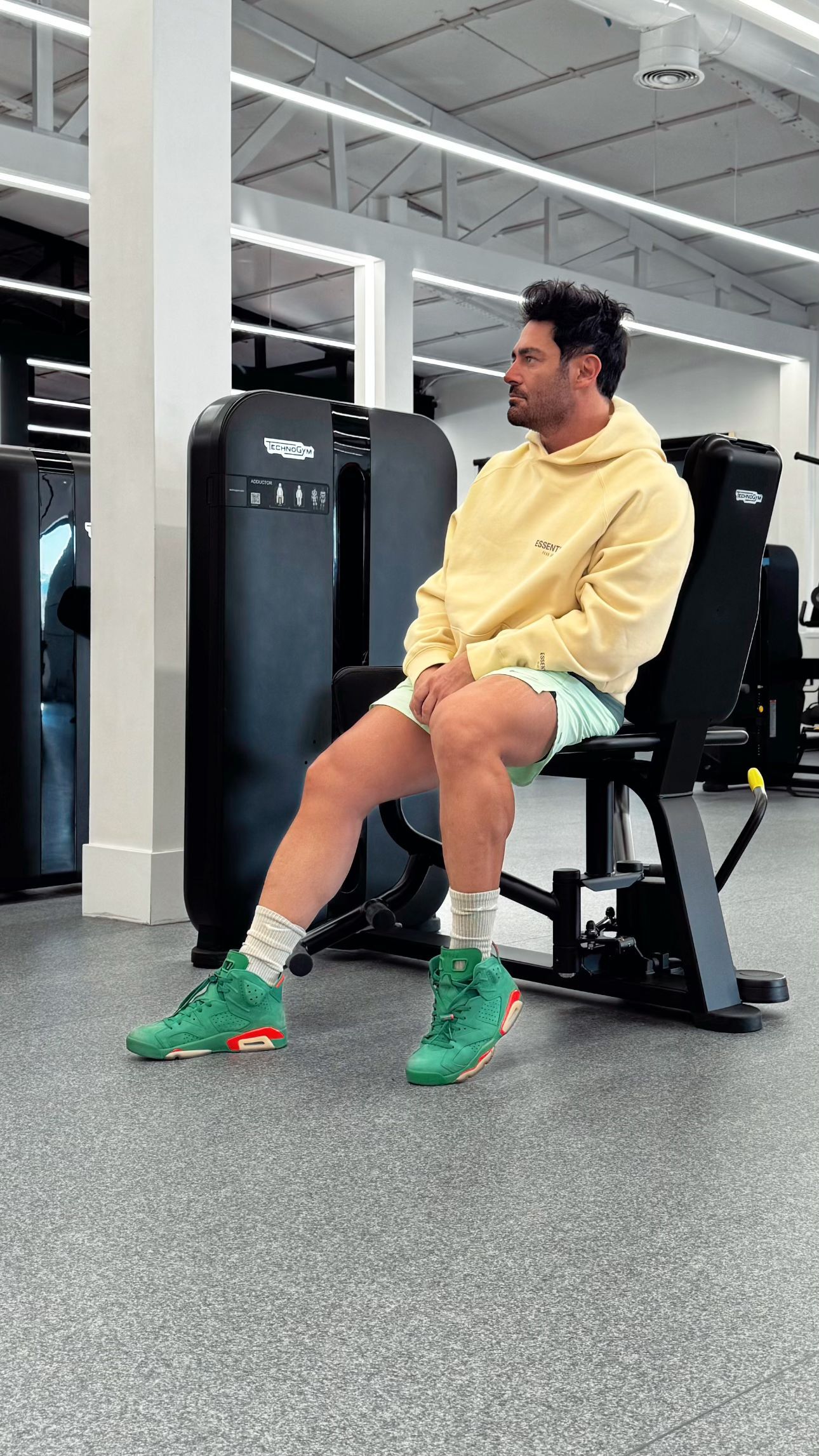 رخ‌نمایی محمدرضا گلزار در یک باشگاه ورزشی