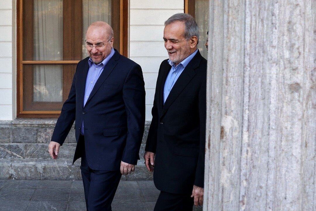 تصاویری متفاوت از پزشکیان و قالیباف در بهارستان