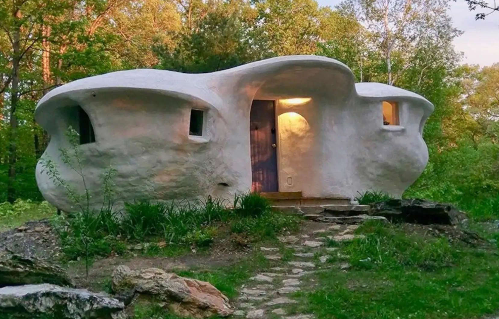 این ۱۰ خانه کوچک رویایی در سراسر دنیا از دل قصه‌ها آمده‌اند
