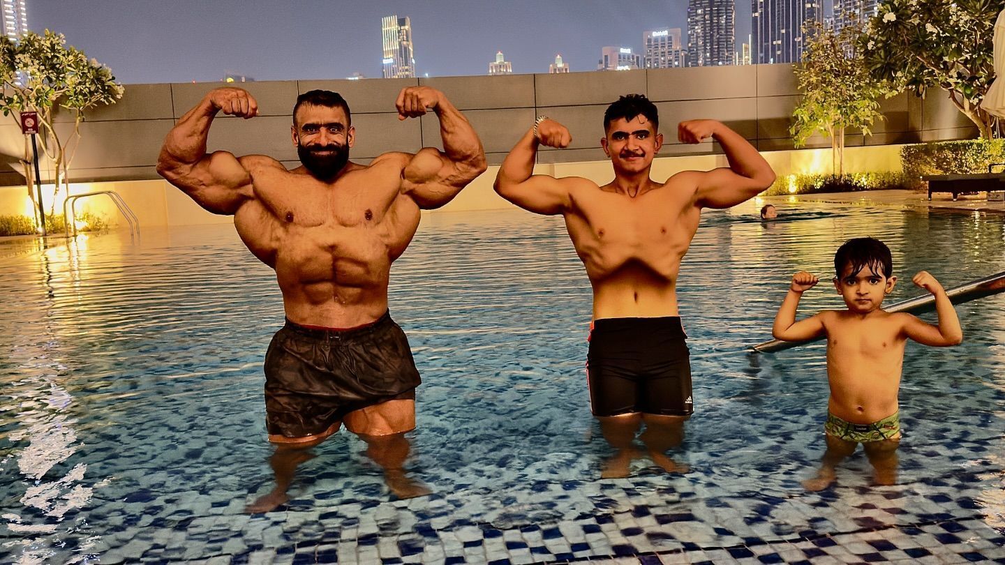 فیگور خانوادگی هادی چوپان با دو پسرش (تصویر)