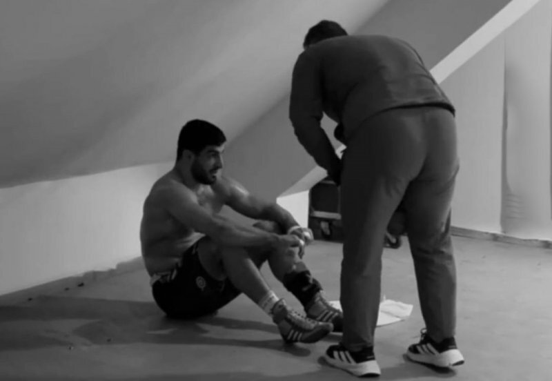 (عکس) تصویر غم‌انگیز کامران قاسم‌پور پس از شکست مقابل تانک روس