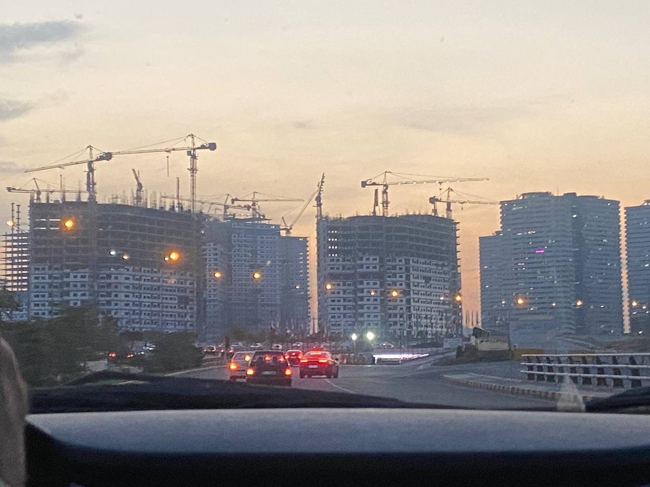 منطقه ۲۲ یا کارگاه برج‌سازی؟ / تصویری که یک شهروند تهرانی را تحت تاثیر قرار داده است