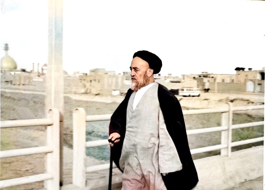 عکس دیده نشده از علامه طباطبایی روی یک پل تاریخی