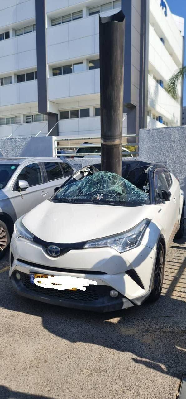 فرود بوستر موشک به داخل یک خودرو در فرودگاه بن‌گوریون (تصاویر)