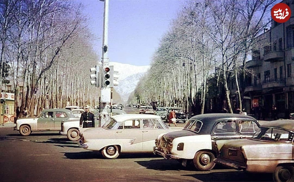 نمایی از چهار راه ولیعصر در سال ۱۳۴۴