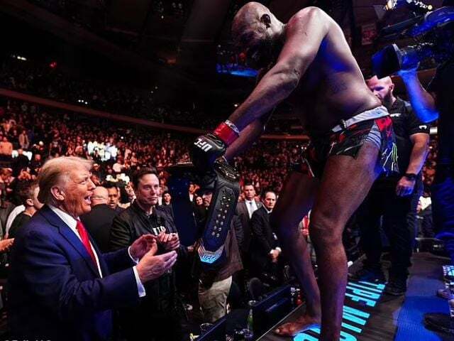 ترامپ کمربند UFC گرفت (تصویر)