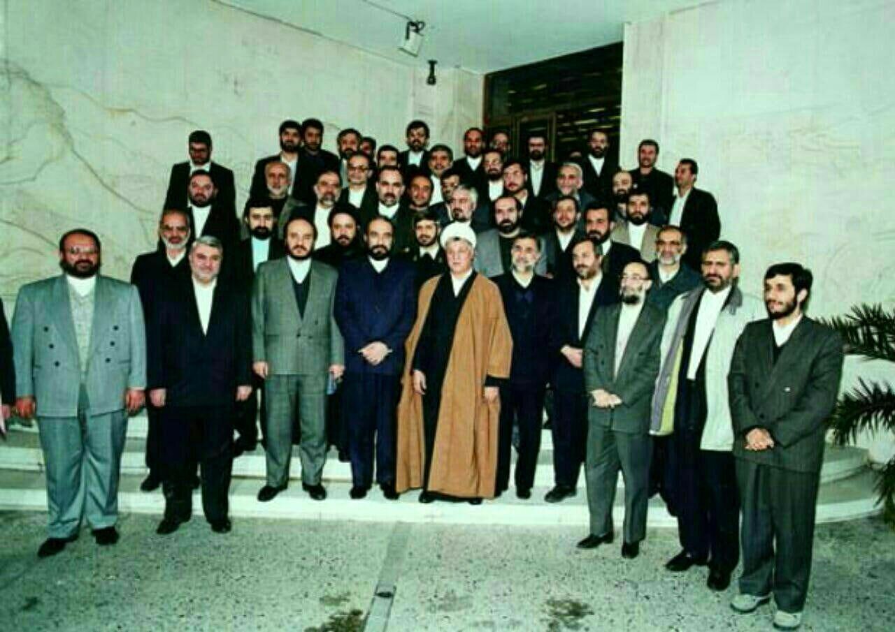 عکسی قدیمی از احمدی‌نژاد کنار آیت‌الله هاشمی رفسنجانی؛ اسحاق جهانگیری هم بود