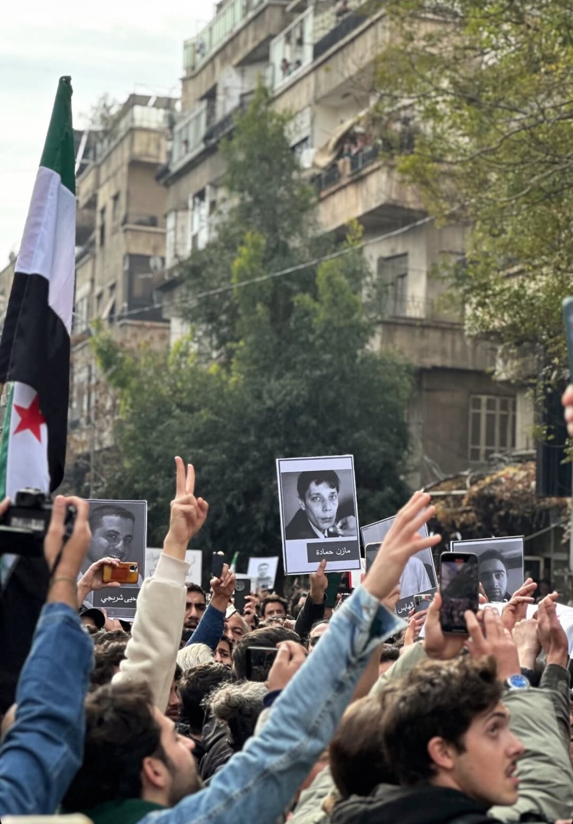 (ویدئو) تشییع جنازه مازن حماده، مخالف سرشناس بشار اسد (ویدئو) تشییع جنازه مازن حماده، مخالف سرشناس بشار اسد