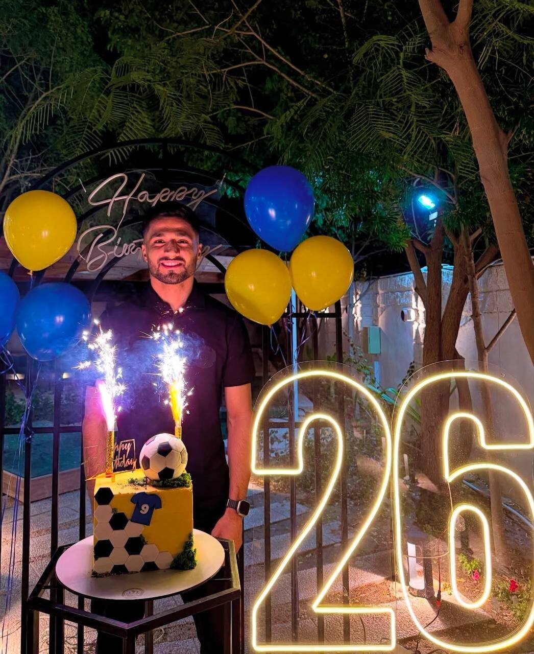 (عکس) جشن تولد متفاوت محمد محبی