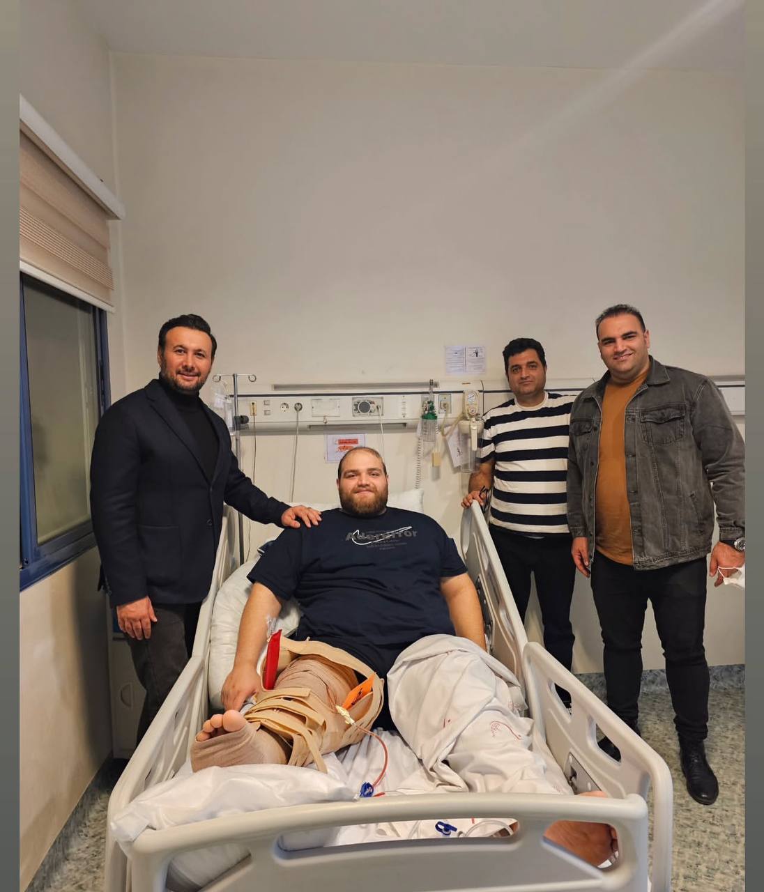 (عکس) قهرمان ایرانی وزنه برداری جهان زیر تیغ!