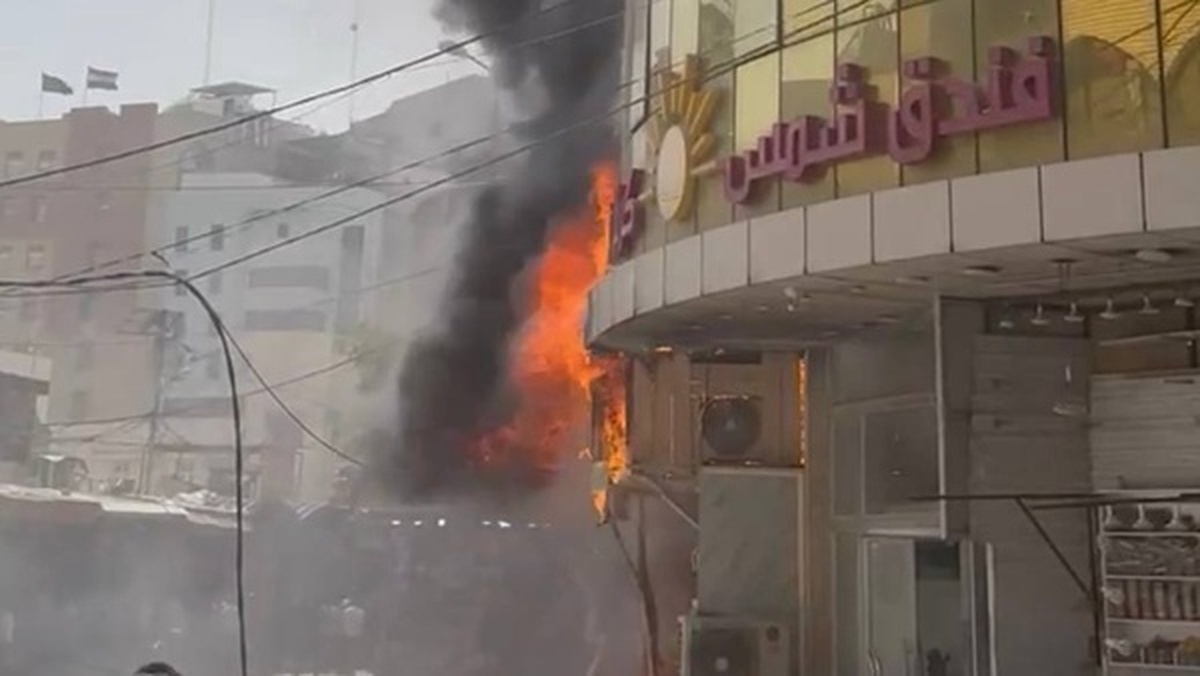 آتشسوزی وحشتناک یک هتل در کربلا آتشسوزی وحشتناک یک هتل در کربلا