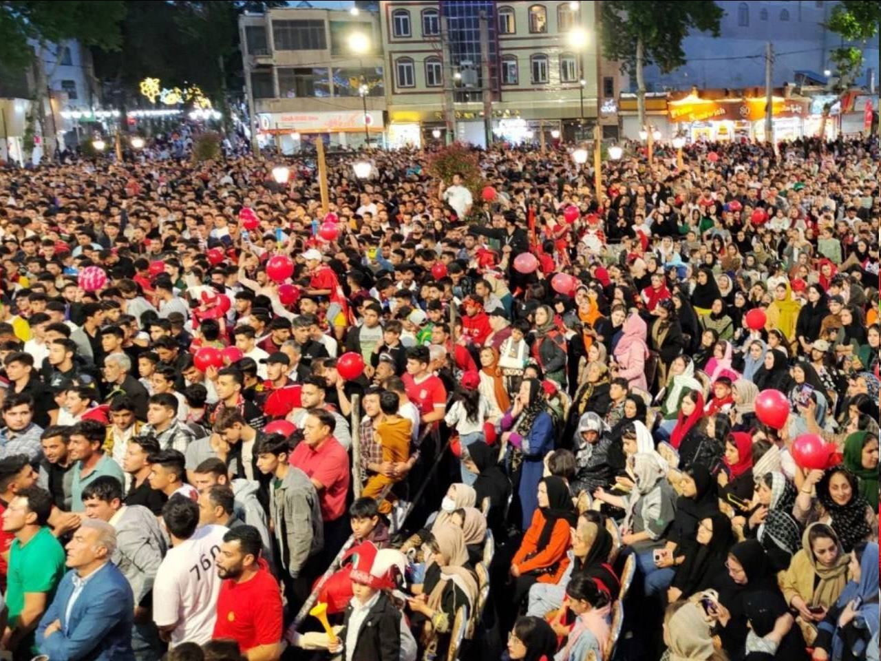 تصاویر؛ جشن خیابانی تبریزی‌ها بعد از قهرمانی تراکتور